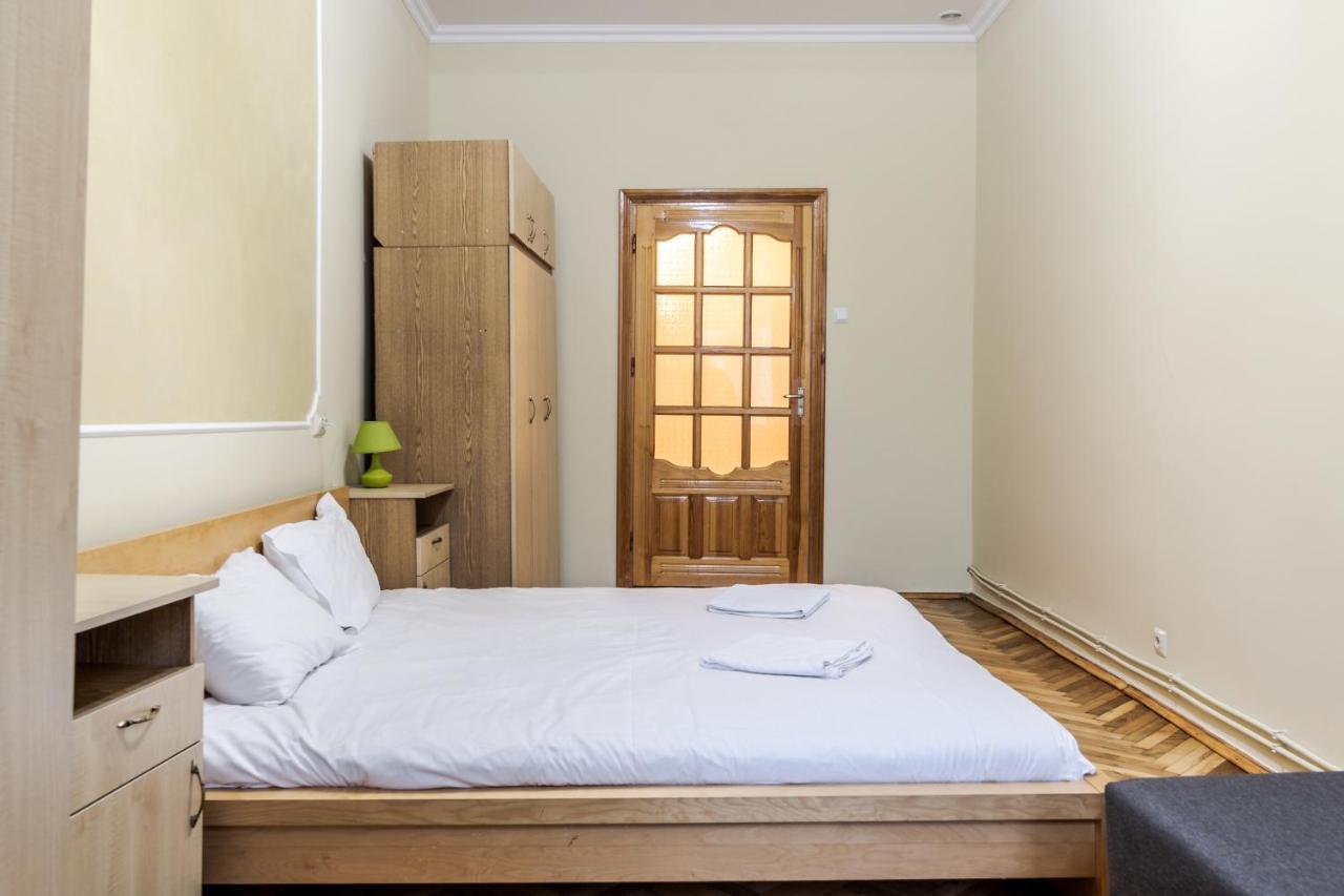 Akademika Hnatyuka Apartment Лвив Екстериор снимка