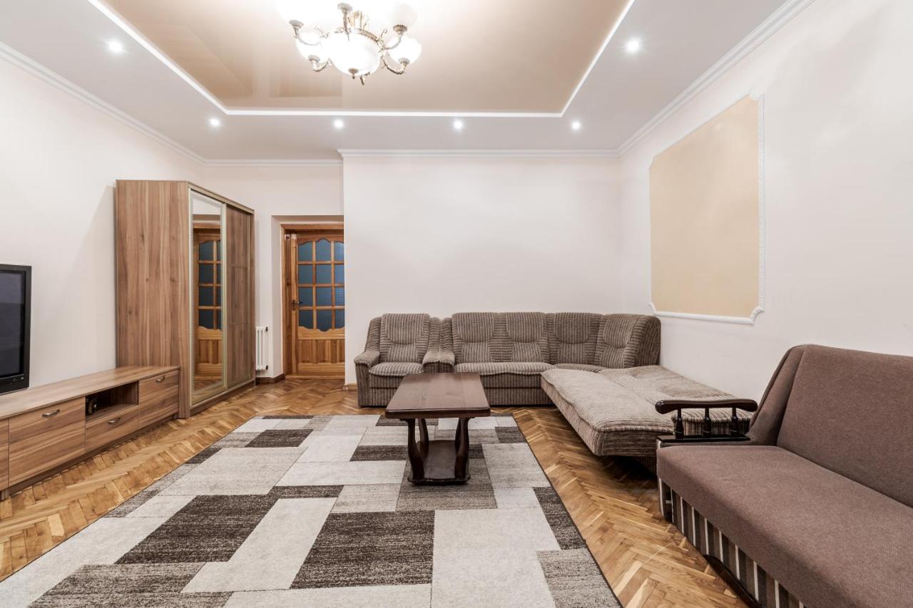 Akademika Hnatyuka Apartment Лвив Екстериор снимка
