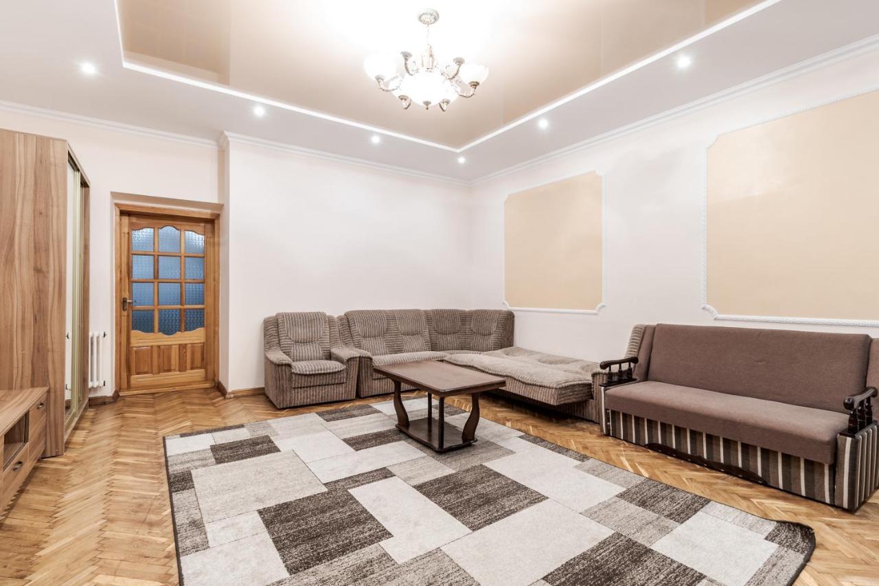 Akademika Hnatyuka Apartment Лвив Екстериор снимка