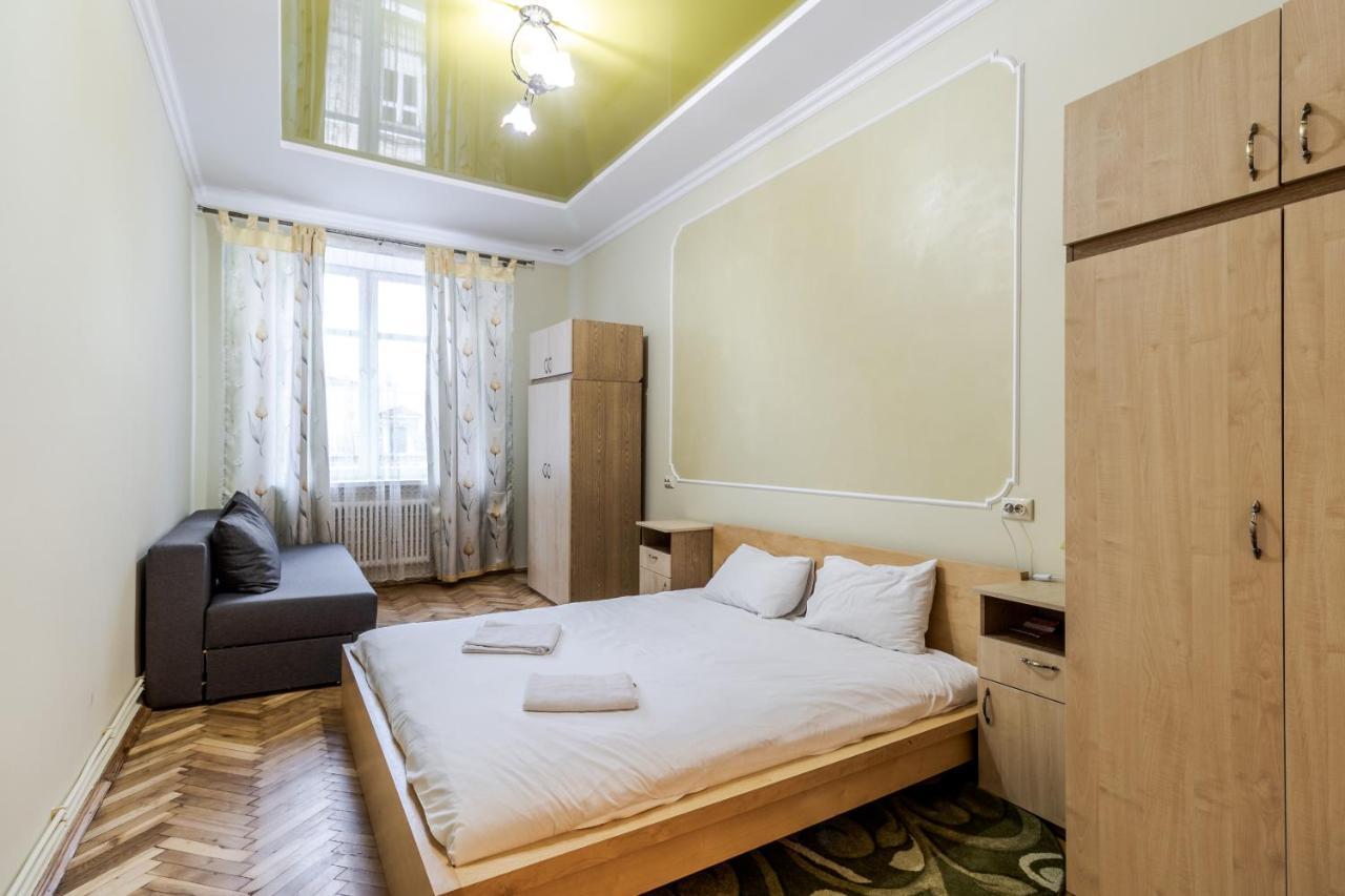 Akademika Hnatyuka Apartment Лвив Екстериор снимка