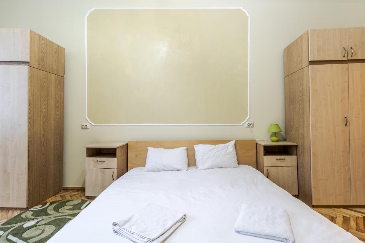 Akademika Hnatyuka Apartment Лвив Екстериор снимка