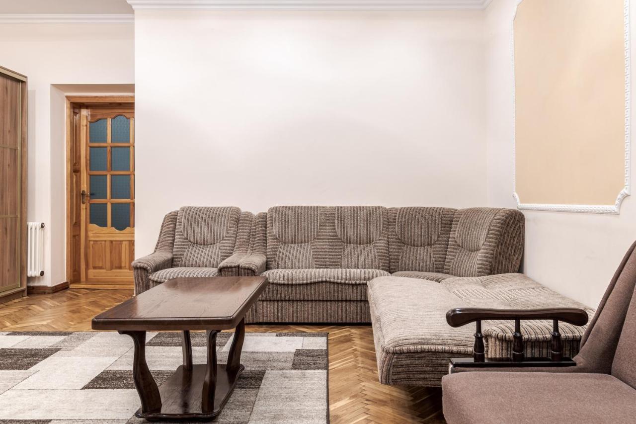Akademika Hnatyuka Apartment Лвив Екстериор снимка