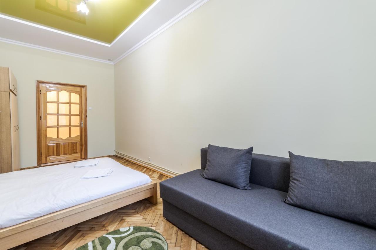 Akademika Hnatyuka Apartment Лвив Екстериор снимка