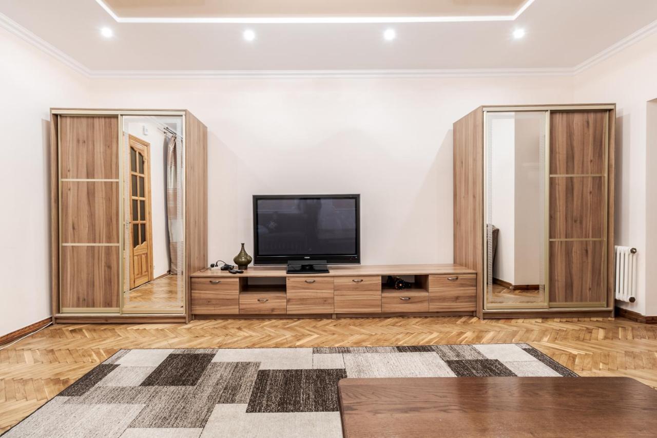 Akademika Hnatyuka Apartment Лвив Екстериор снимка