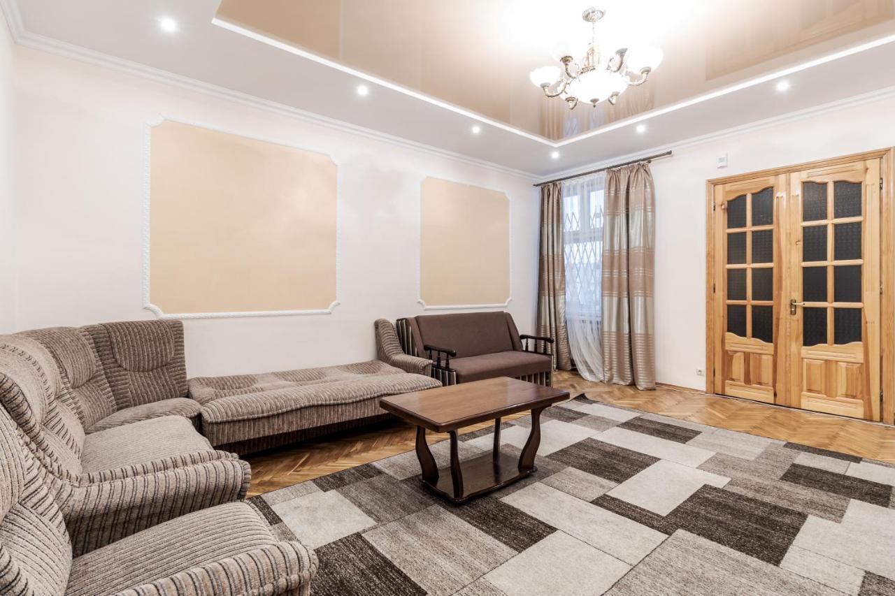 Akademika Hnatyuka Apartment Лвив Екстериор снимка