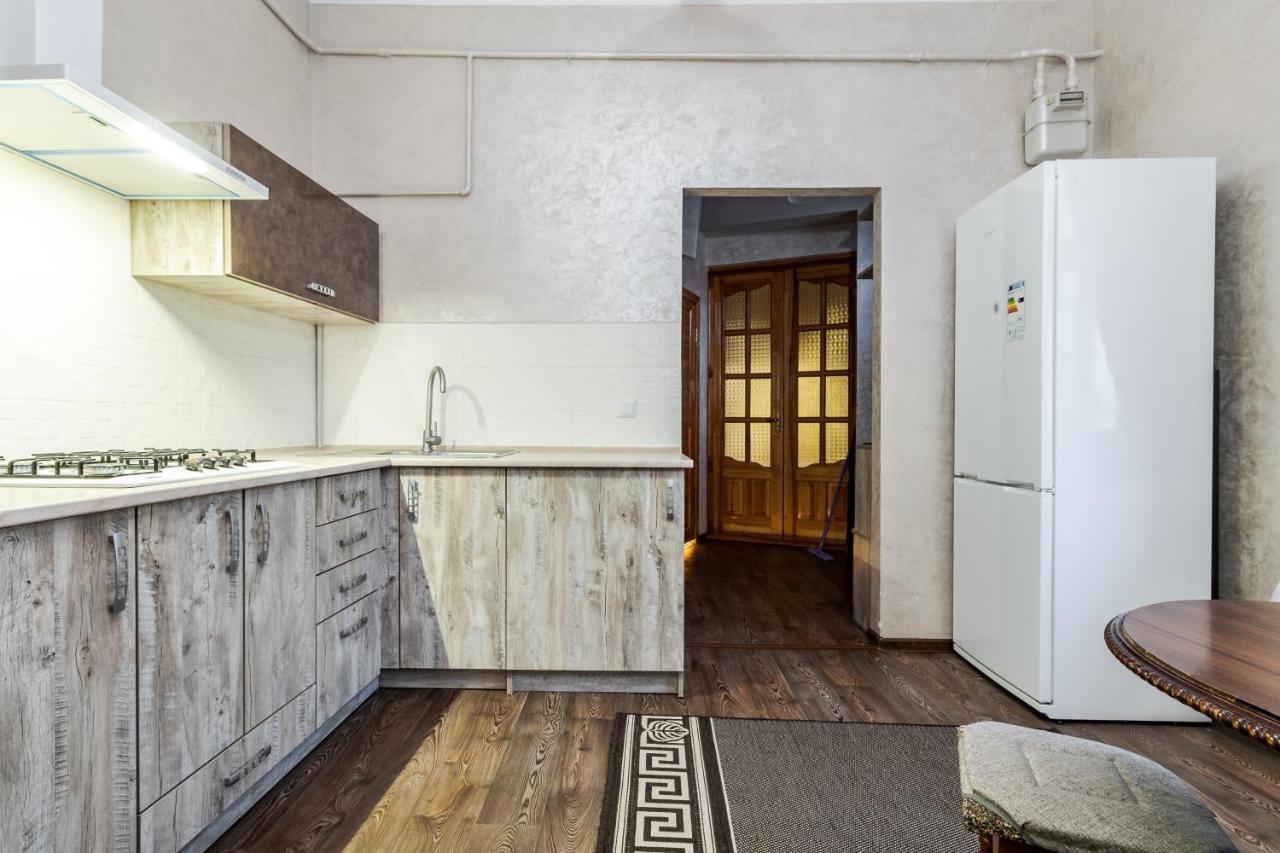 Akademika Hnatyuka Apartment Лвив Екстериор снимка