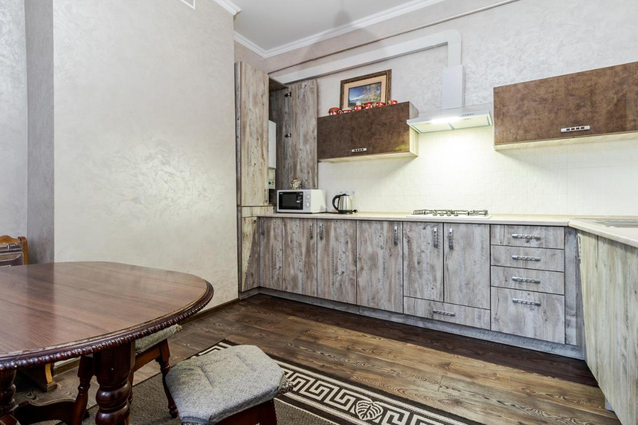 Akademika Hnatyuka Apartment Лвив Екстериор снимка