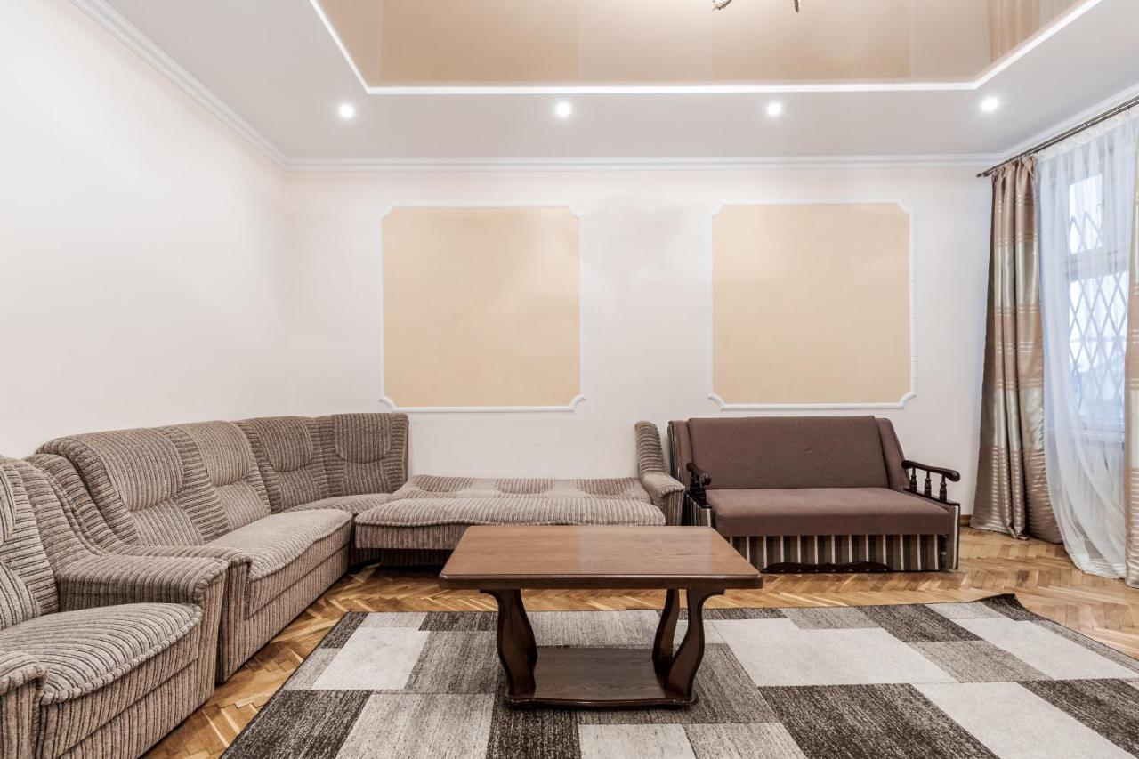 Akademika Hnatyuka Apartment Лвив Екстериор снимка
