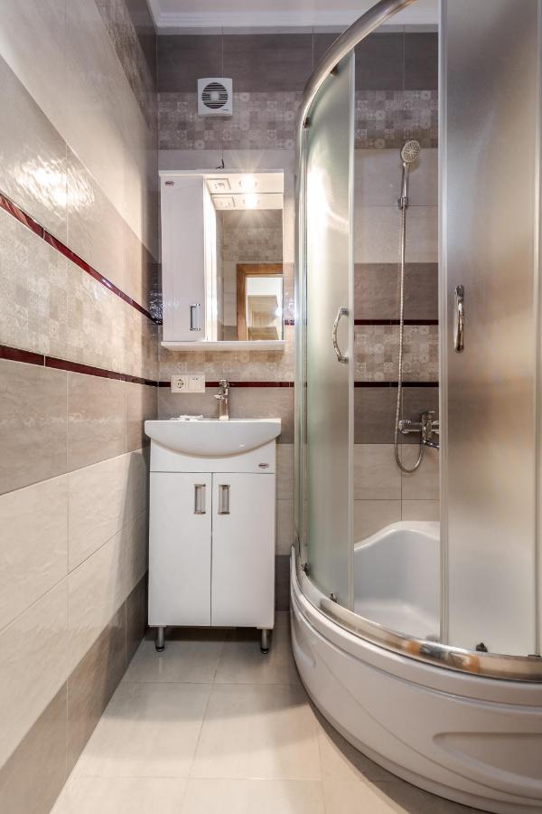 Akademika Hnatyuka Apartment Лвив Екстериор снимка