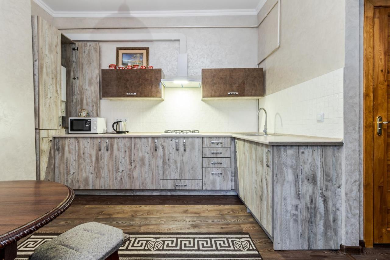 Akademika Hnatyuka Apartment Лвив Екстериор снимка