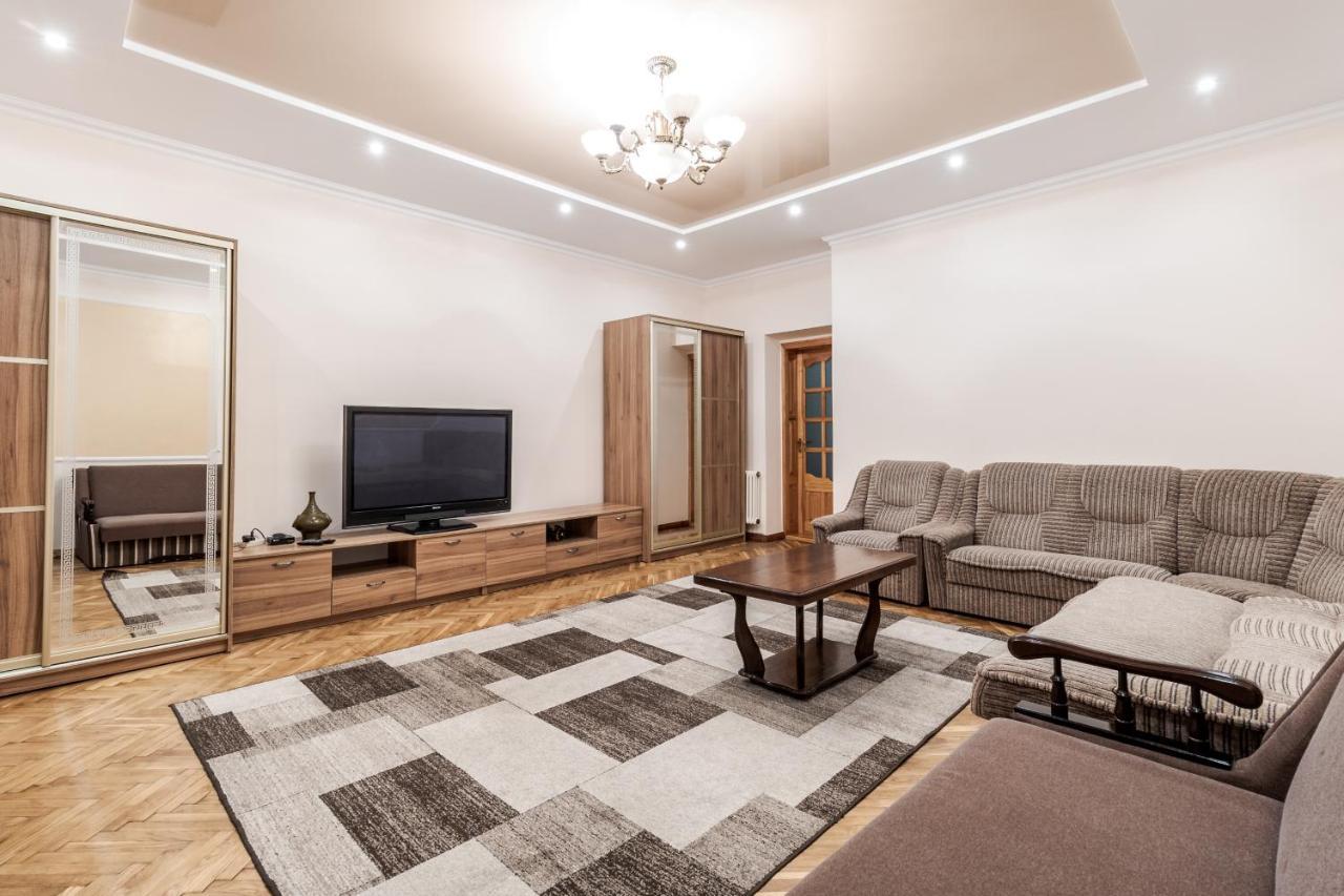 Akademika Hnatyuka Apartment Лвив Екстериор снимка