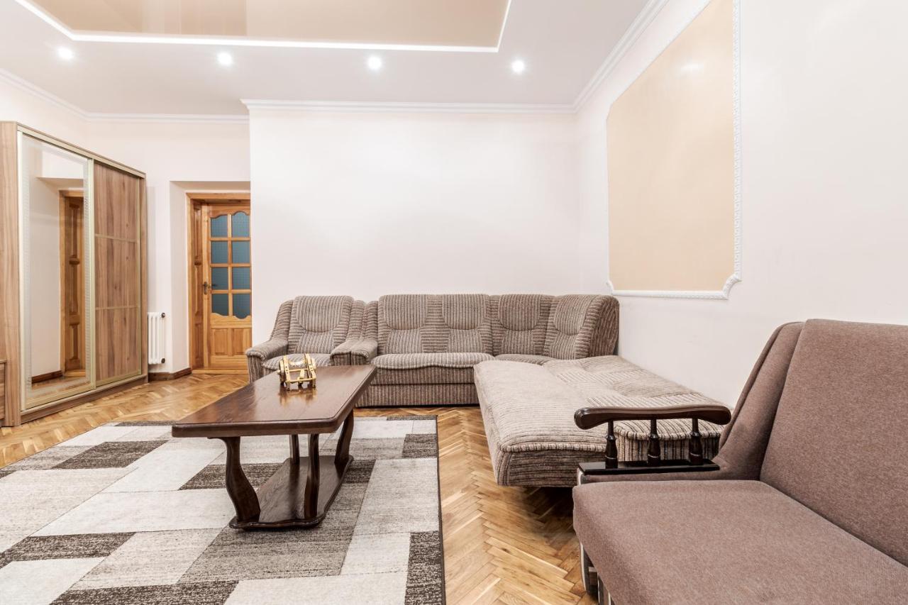 Akademika Hnatyuka Apartment Лвив Екстериор снимка