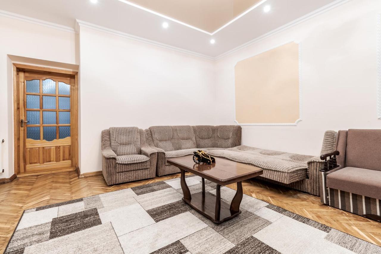 Akademika Hnatyuka Apartment Лвив Екстериор снимка